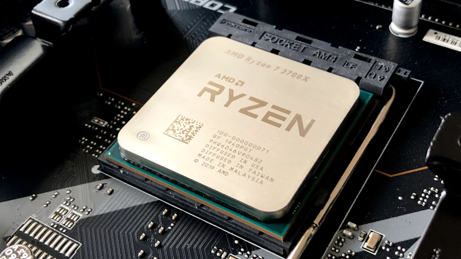 Mainboard mit RAM-Slots und Firmware-Chip als Beispiel für UEFI-Hardware im Business-PC