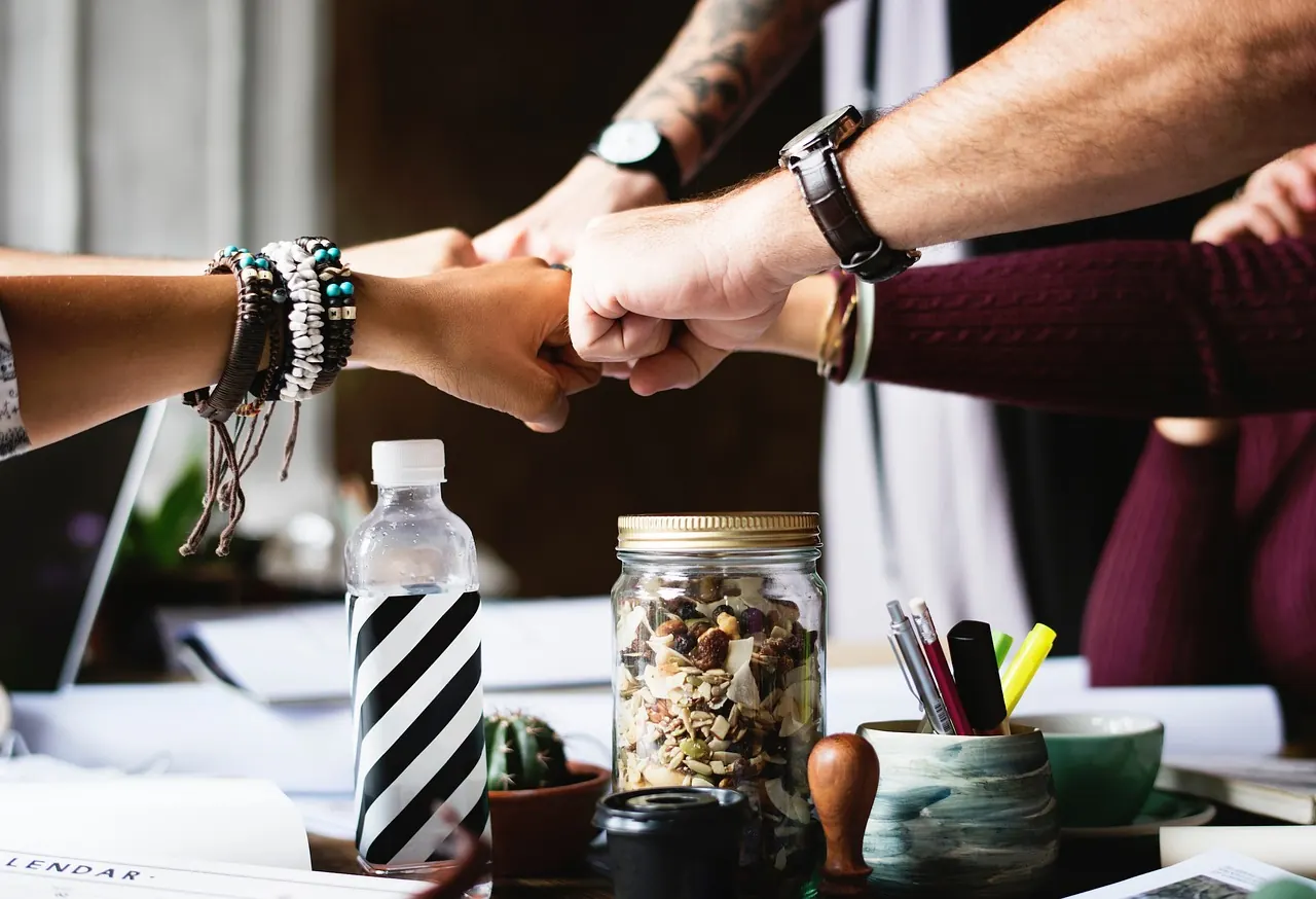 Team bestätigt dokumentierte Arbeitsabläufe — klare Prozesse als gemeinsame Arbeitsgrundlage im Mittelstand