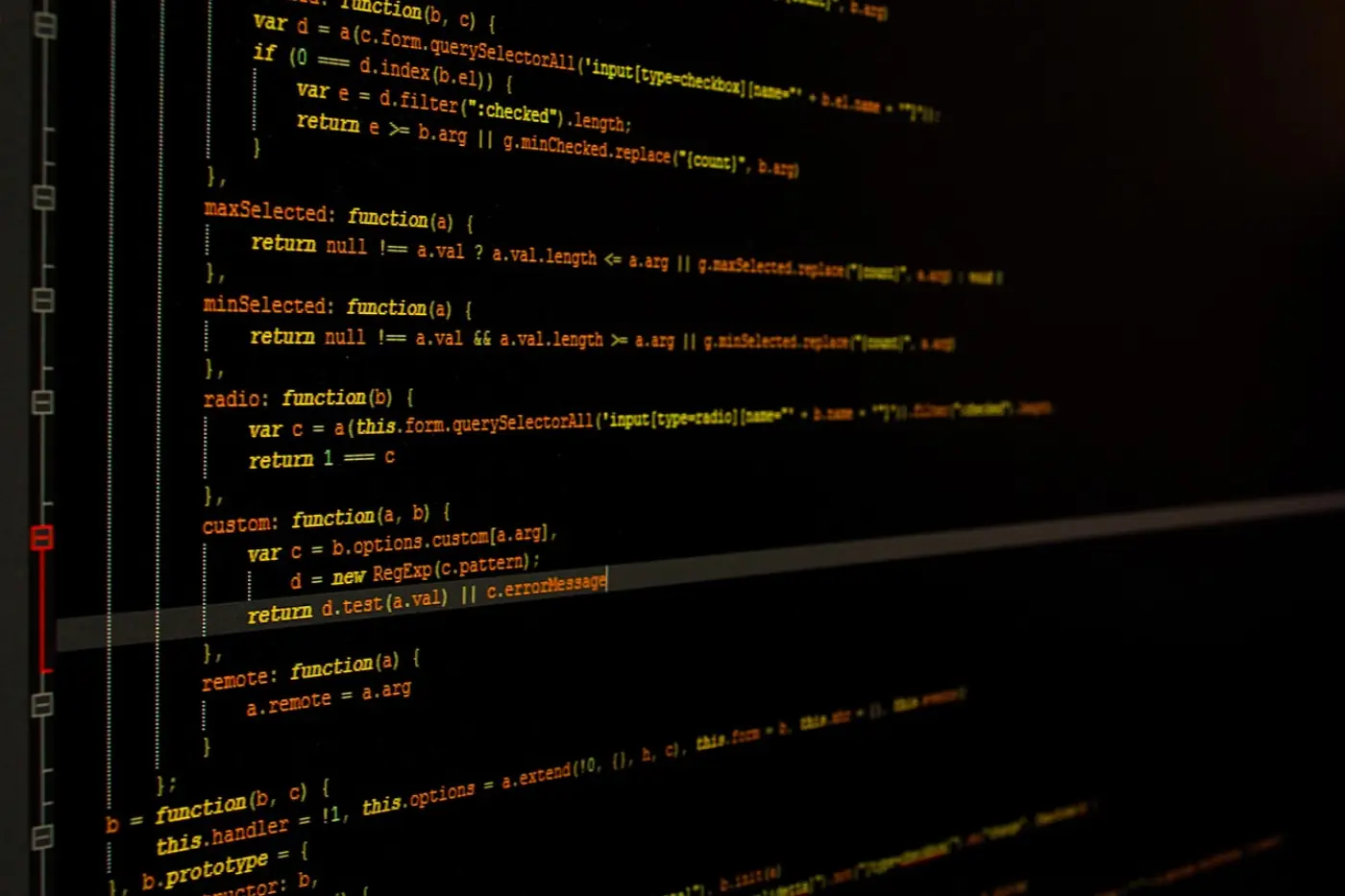 Monitor mit Code und Dashboard — PRTG-Netzwerkmonitoring mit Sensoren für Switches, Server und USV