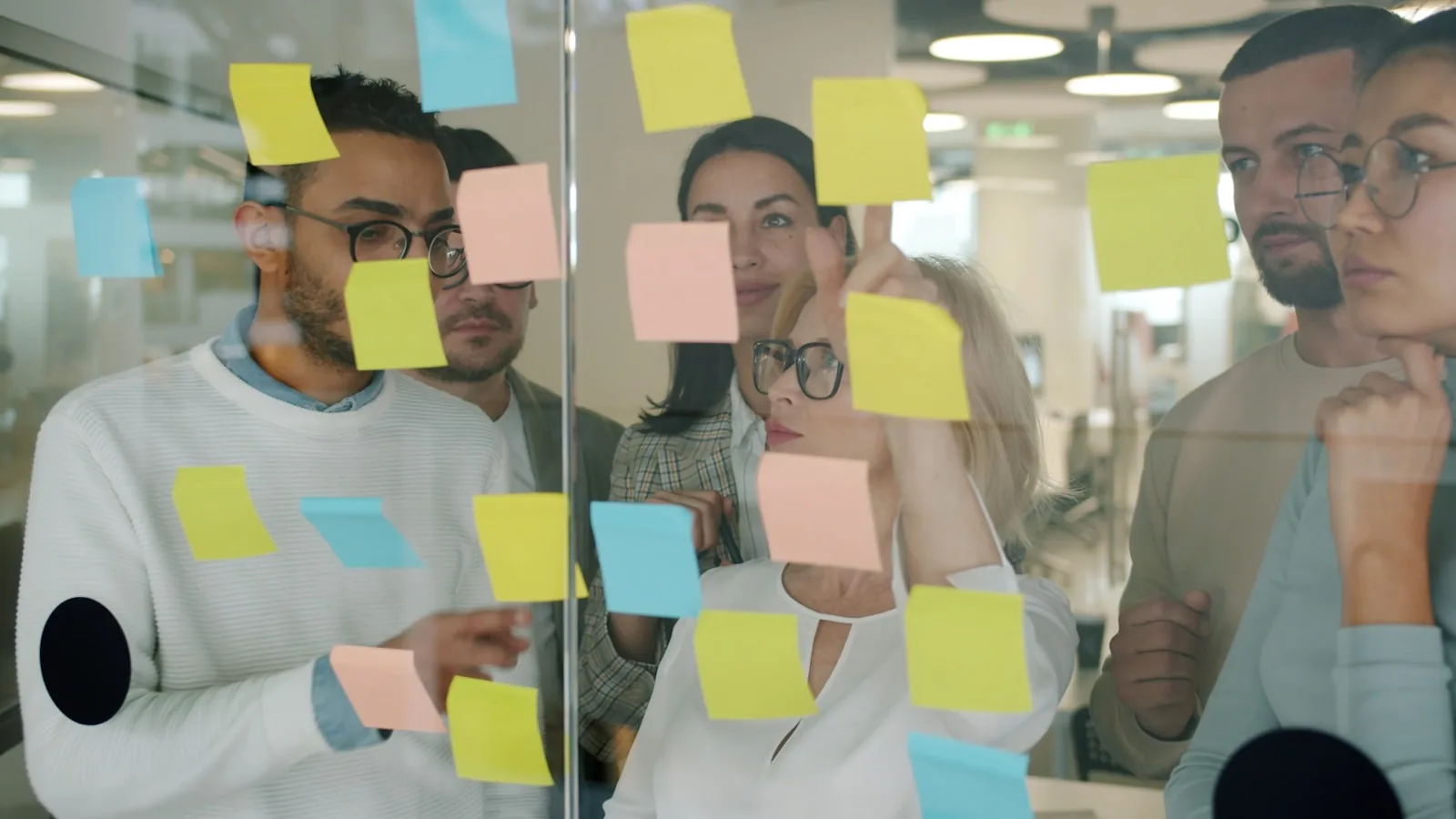 hagel IT — Team-Besprechung im Hamburger Büro